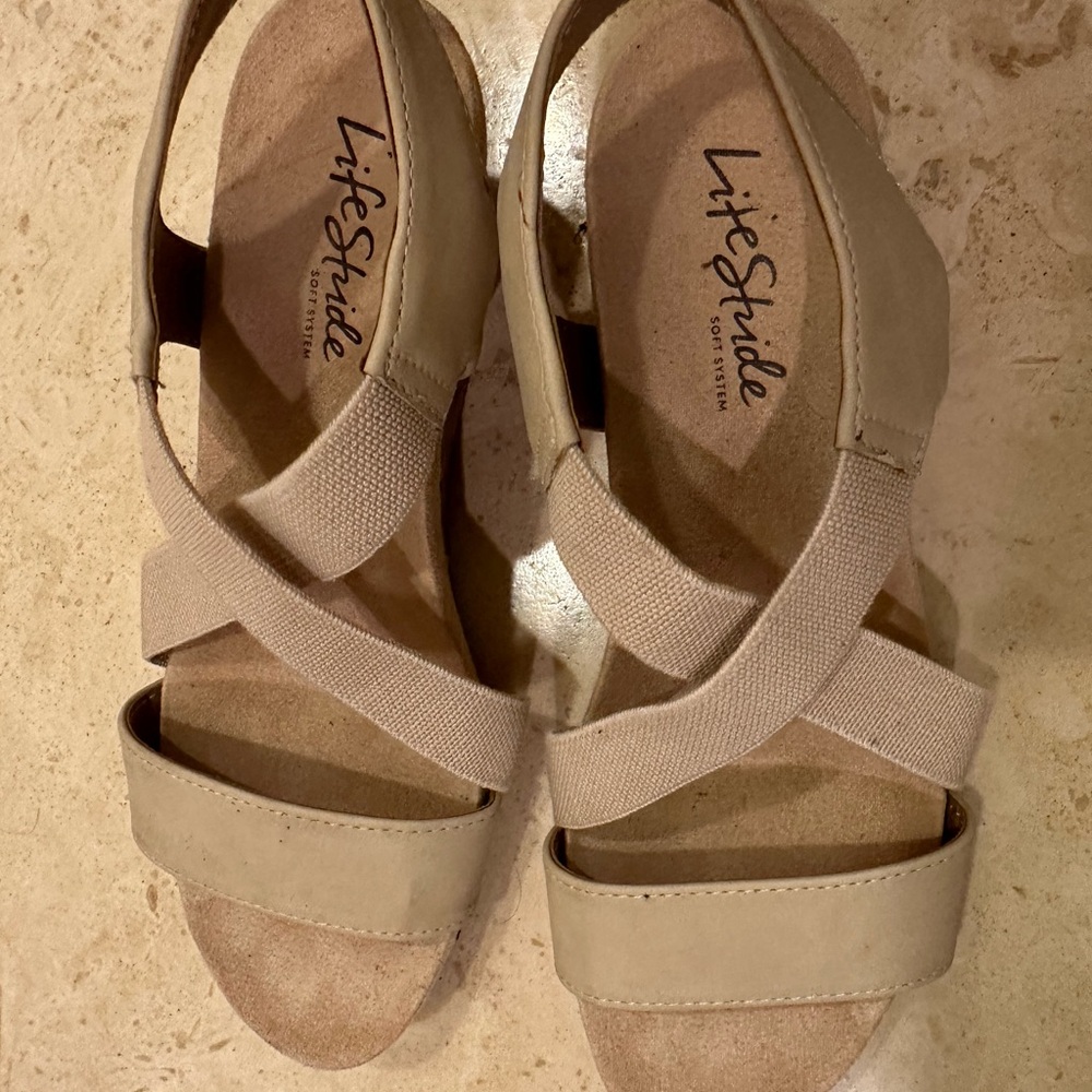 LifeStride Beige Strappy Sandals